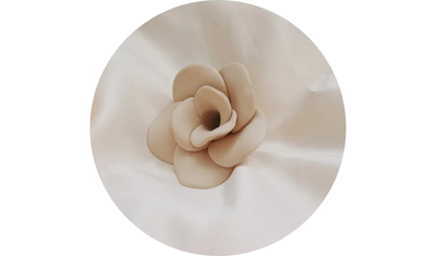 Flor de Cer&acirc;mica com Cord&atilde;o